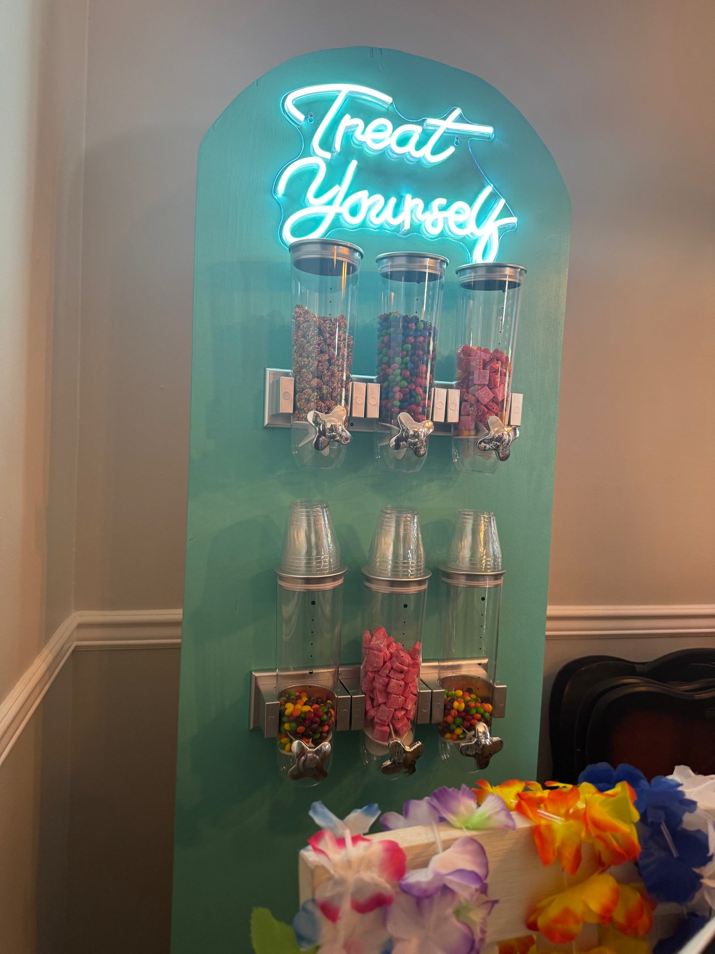 TREAT WALL